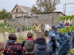 Ко Дню защитника Украины: активисты и волонтеры провели субботник на старинном кладбище Одессы
