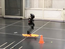 В США создали человекоподобного робота-дрона