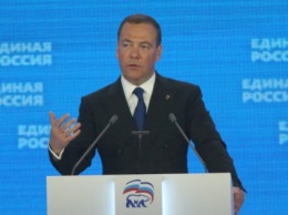 "Жадный трус-марионетка": Медведев объяснил, почему он против контактов Путина с Зеленским