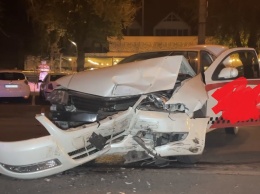 6 заблокированных троллейбусов и водитель такси в больнице: авария в Кривом Роге на Олимпе