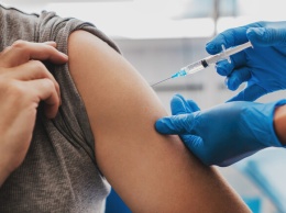 Вакцинами Pfizer и Astrazeneca: где сделать прививку от COVID-19 на затяжных выходных