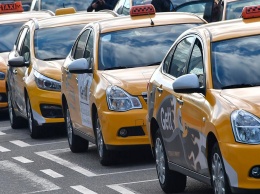 Теневой оборот в сфере такси достиг 800 млрд рублей