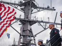 В США к годовщине военного флота опубликовали открытку с российским крейсером
