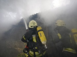 В центре Киева загорелся институт урологии: окрестности в густом дыму. Фото и видео