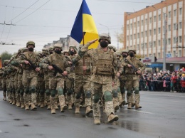 В Северодонецке состоялся военный парад ко Дню защитников и защитниц Украины