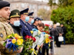 Торжественное шествие и чествование памяти погибших Героев: Днепропетровщина отмечает День защитников и защитниц Украины (ФОТОРЕПОРТАЖ)