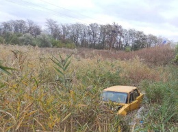 Жуть: в Запорожской области нашли затопленное авто с трупом водителя