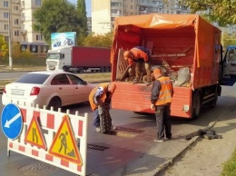 Уборка стихийных свалок и прочистка коллекторов в Одессе ведутся регулярно. Фото