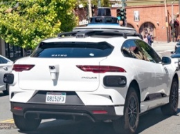 Автономные авто Waymo ежедневно десятками приезжают и паркуются на тупиковой улице Сан-Франциско