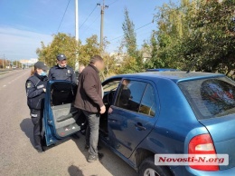 В Николаеве во время конфликта с патрульными водитель "прокатил" на двери полицейского