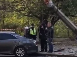 Беспечный ездок: автомобилист сбил столб на улице Перекопской в Херсоне