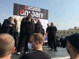 Противники Саакашвили требуют "посадить его навечно"
