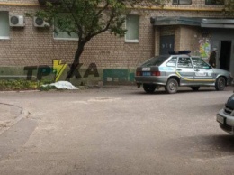 В Харькове больной коронавирусом выпрыгнул с 7 этажа и разбился (фото)