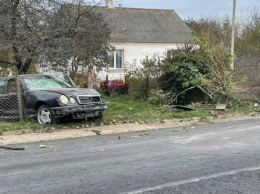 На Волыни водитель Mercedes насмерть сбил мать троих детей и вылетел в окно (фото, видео 18+)