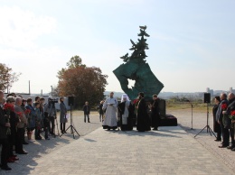 В Керчи открыли монумент в память о жертвах бойни в политехническом колледже