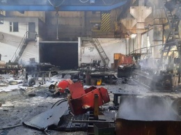 В Донецке горит завод