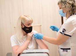 В крупнейшей торговой сети Украины «АТБ» вакцинировали более 80% сотрудников