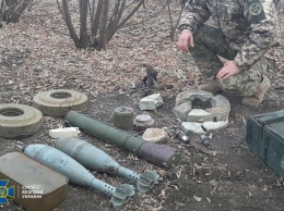 Могли обесточить весь город. В Мариуполе боевики "ДНР" устроили тайник со взрывчаткой, - ФОТО