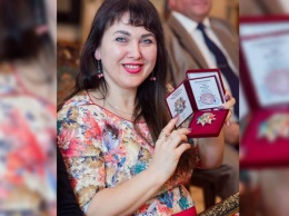 Жительнице Никополя вручили "Орден Королевы Анны"
