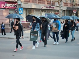 В городе Николаеве прошел Марш черных зонтиков