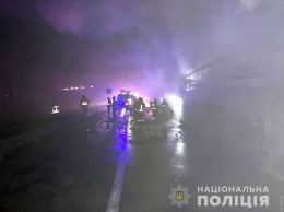 На трассе Одесса-Киев столкнулись пять автомобилей: есть погибшие и пострадавшие, движение заблокировано
