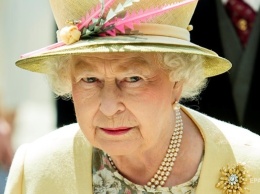 Королеву Британии оставили на ночь в больнице