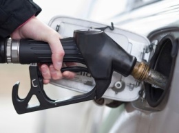 Минэкономики подняло предельную цену бензина еще на 63 копейки, дизтоплива - на 72