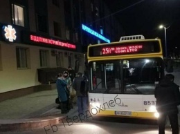 В Мариуполе автобус сошел с маршрута, чтобы спасти пассажира, - ФОТО