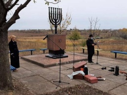 Мариупольцы почтили память погибших евреев в Агробазе,- ФОТО