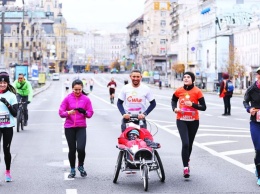Впервые в Украине участник с диагнозом СМА преодолел марафон. Как прошел 12-й WIZZ AIR KYIV CITY MARATHON 2021