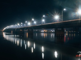 Как в Днепре под покровом ночи выглядит Южный мост