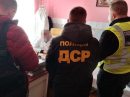В Хмельницкой области задержали врача, который вносил недостоверные сведения о COVID-вакцинации