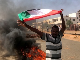 Задержанный военными премьер Судана вернулся в резиденцию