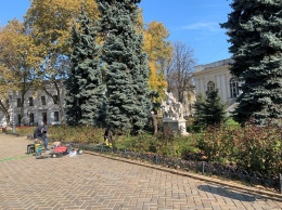 В Одессе начался текущий ремонт мраморных памятников. Фото, видео