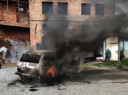 Чуть не взорвали дом: в Днепре на незаконном СТО вспыхнуло авто