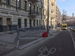 Не тем жертвуют: на бульваре Шевченко вырубили деревья ради парковки