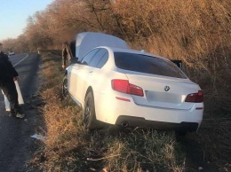 Под Харьковом - серьезная авария на чугуевской трассе: BMW вылетел в кювет (фото)