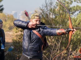 В Днепре в Приднепровске лучники соревновались в стрельбе по искусственным животным