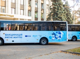Медучреждениям Днепропетровщины передали автобусы для подвоза людей в центры вакцинации