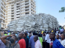 Обрушение многоэтажки в Нигерии: нашли троих выживших