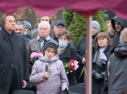 Дочь и внуки пропустили похороны диктора Игоря Кириллова