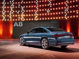 Audi представила обновленный седан Audi A8 (ВИДЕО)
