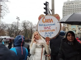 В Киеве "антивакцинаторы" заблокировали движение в правительственном квартале (ФОТО, ВИДЕО)