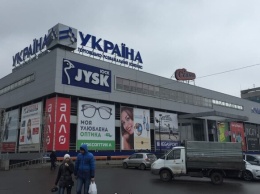 Теперь ежедневно: пункт вакцинации в ТРЦ "Украина" перешел на новый график работы