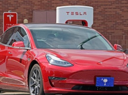 Tesla отзывает более 11 тысяч электромобилей из-за программного сбоя с тормозами