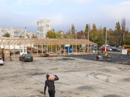 Строят ледовый каток и роллердром: на Таирова реконструируют скейт-парк