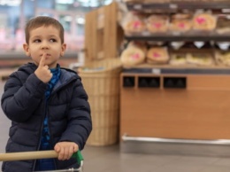 Охрана вызвала полицию: в Днепре 3-летний малыш пытался скупиться в супермаркете