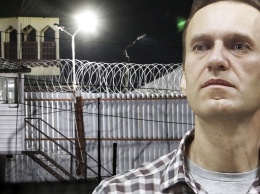 Навальный об издевательствах в колонии: "Мне еще легче многих других"