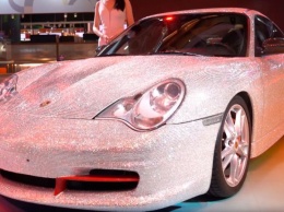 На выставке в Китае представили украшенный драгоценными камнями Porsche