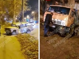 В Киеве грузовик въехал в жилой дом, скатившись по дороге